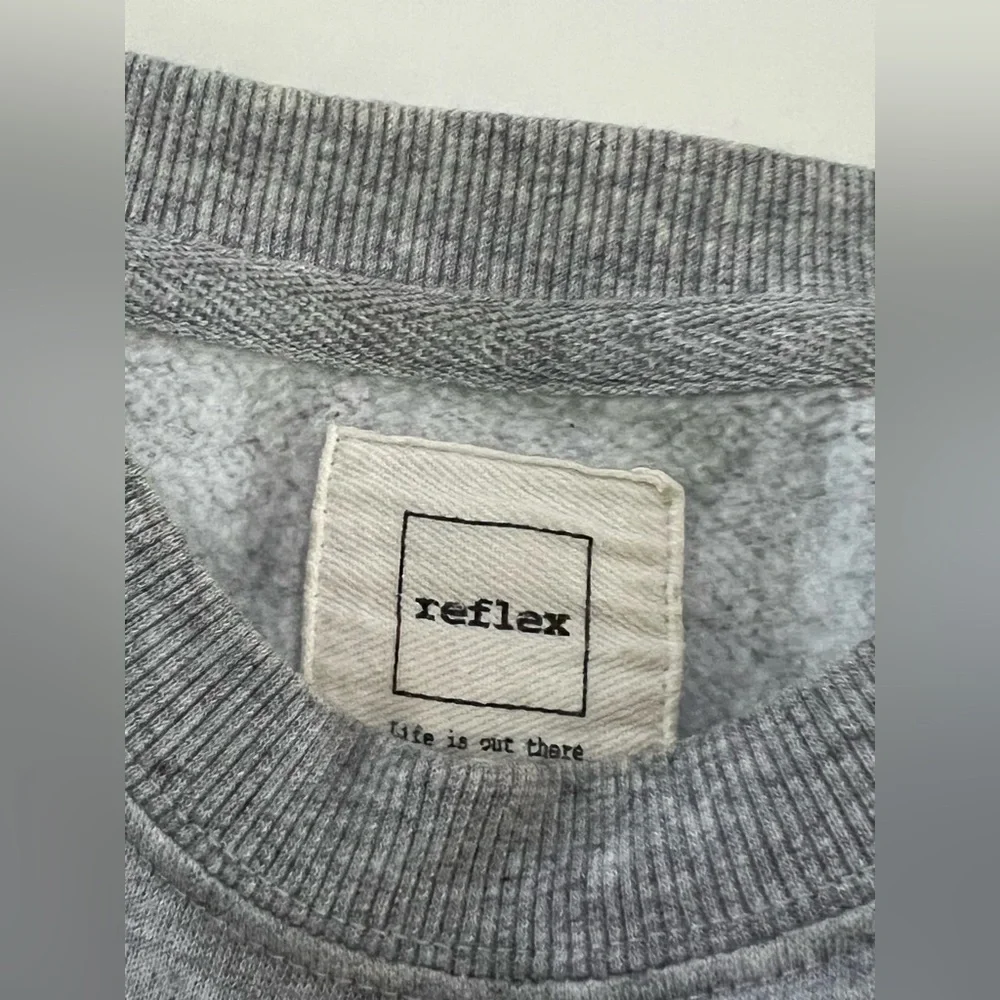Gray Los Angeles Women’s Sweater - Picture 4 of 5